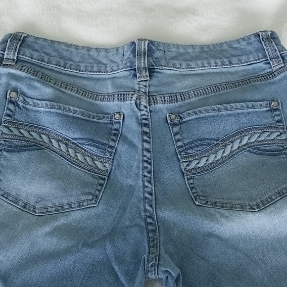 Soft Capri Denim - Picture 3 of 8